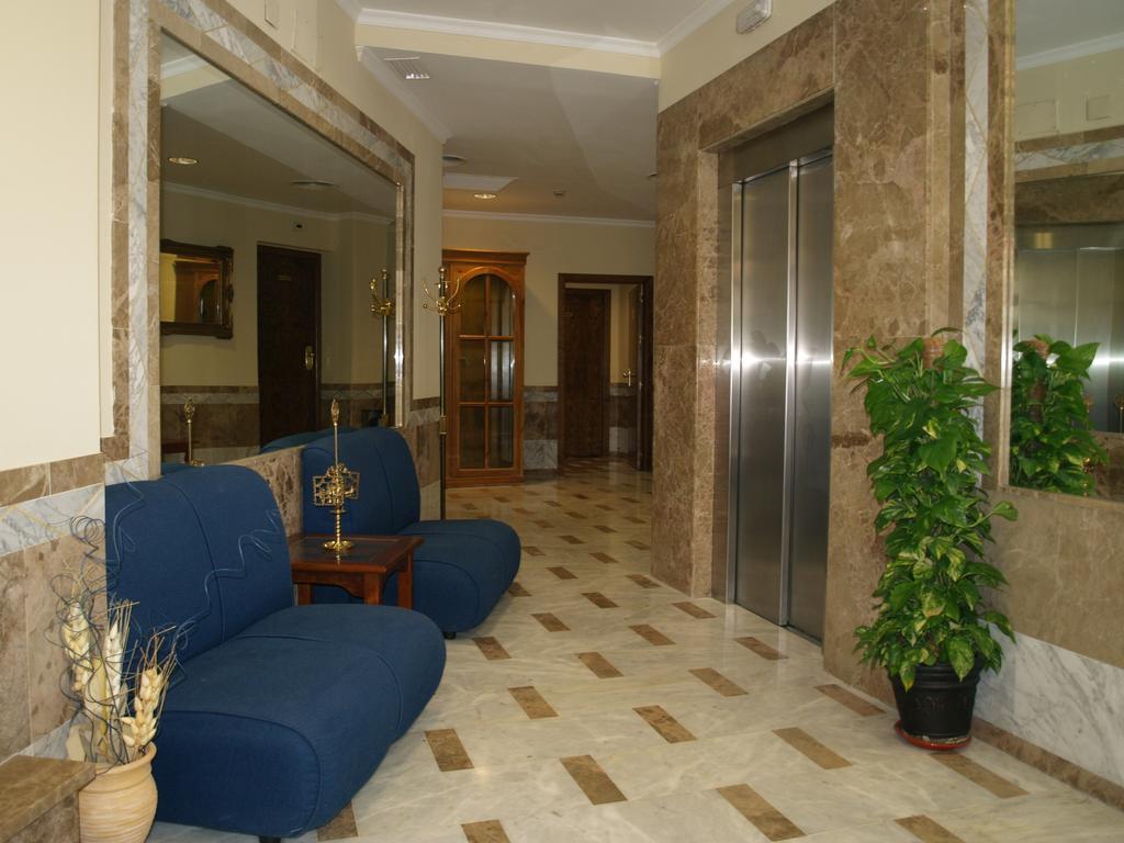 Hotel Al-Yussana ลูซีนา ภายนอก รูปภาพ